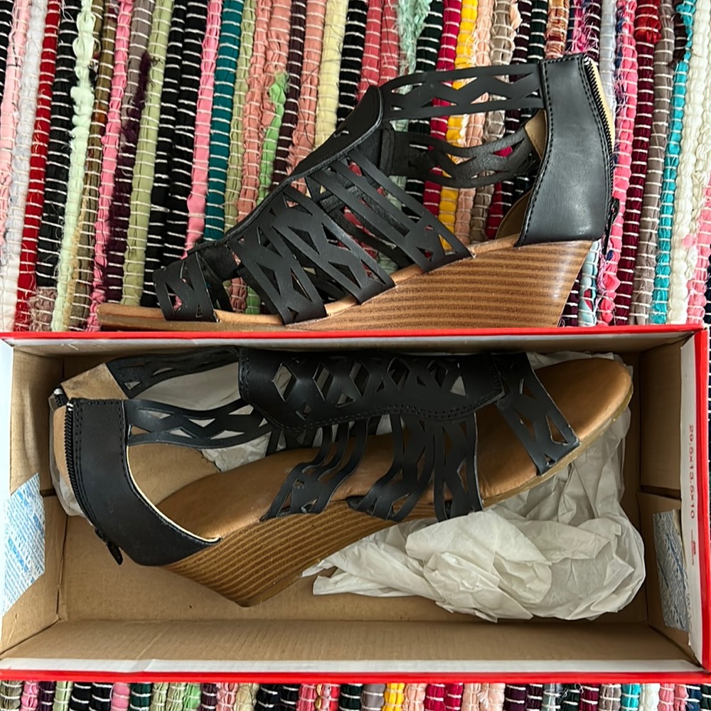 Sandals size 6 used 3x